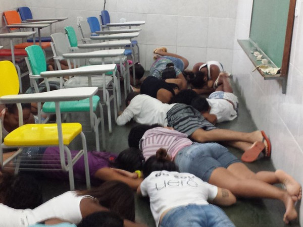 Violência Na Maré Rio Deixa 2 Mil Alunos Da Rede Municipal Sem Aula 7134